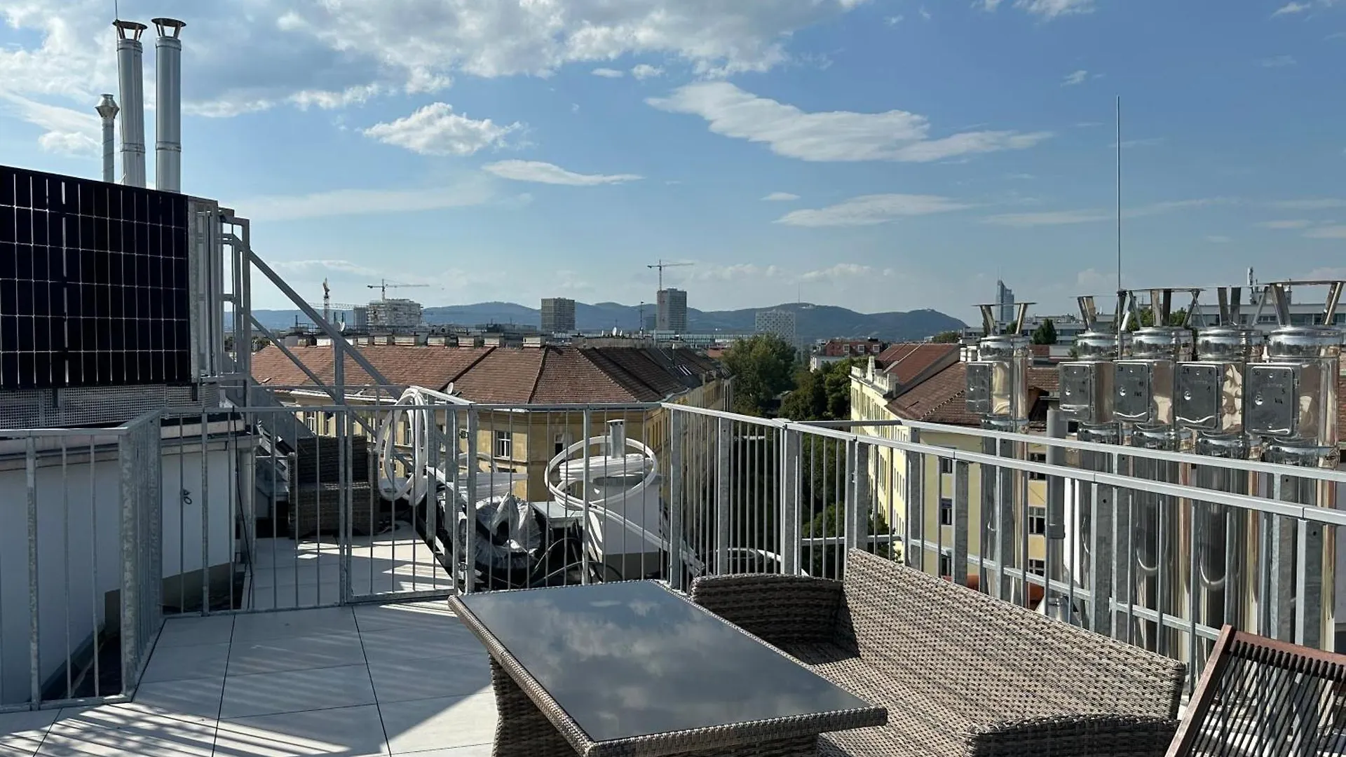 Feelhome-Dachterrasse-4 Gaeste-Wifi Vienna Austria