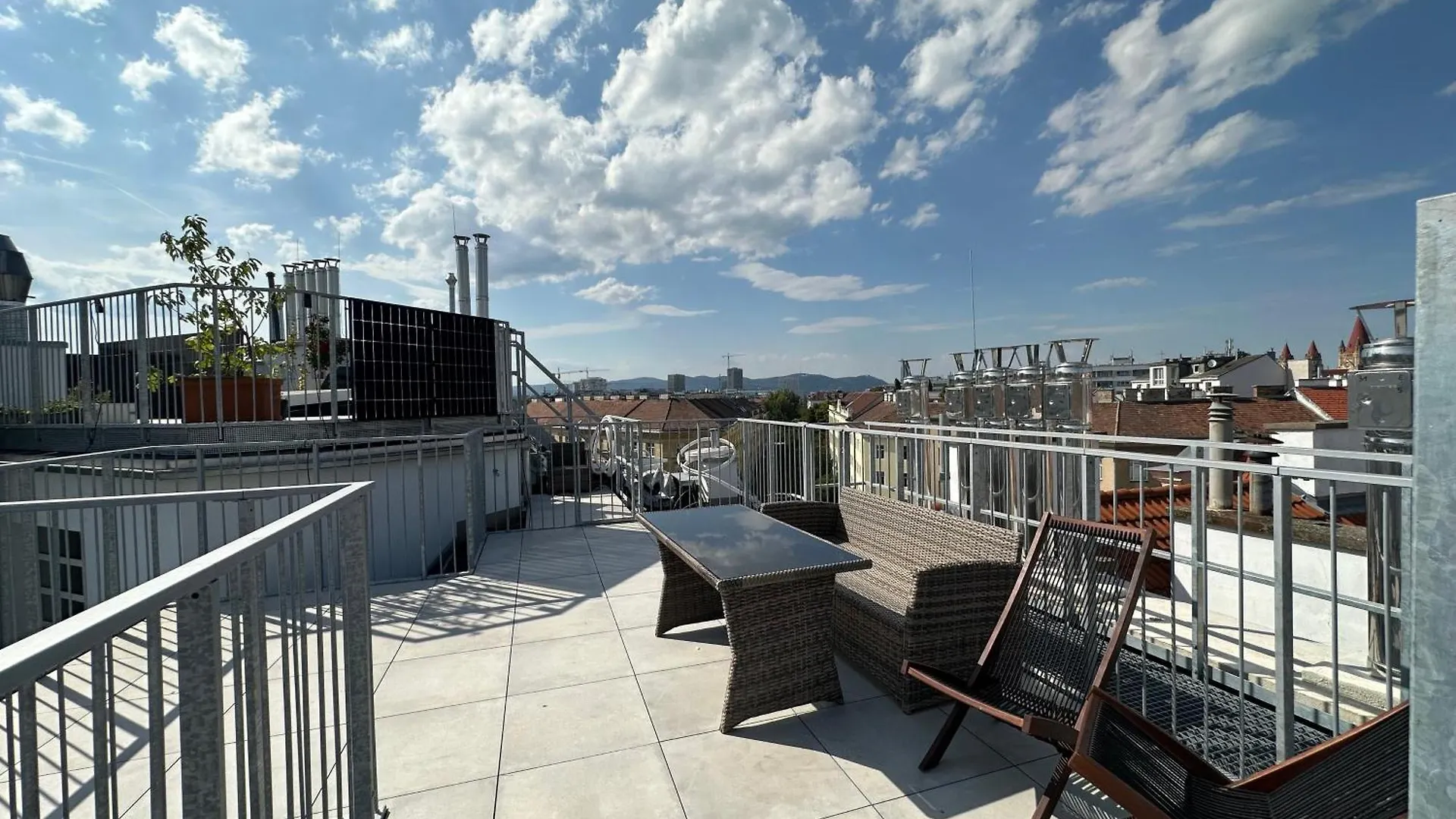 Feelhome-Dachterrasse-4 Gaeste-Wifi Vienna Apartment